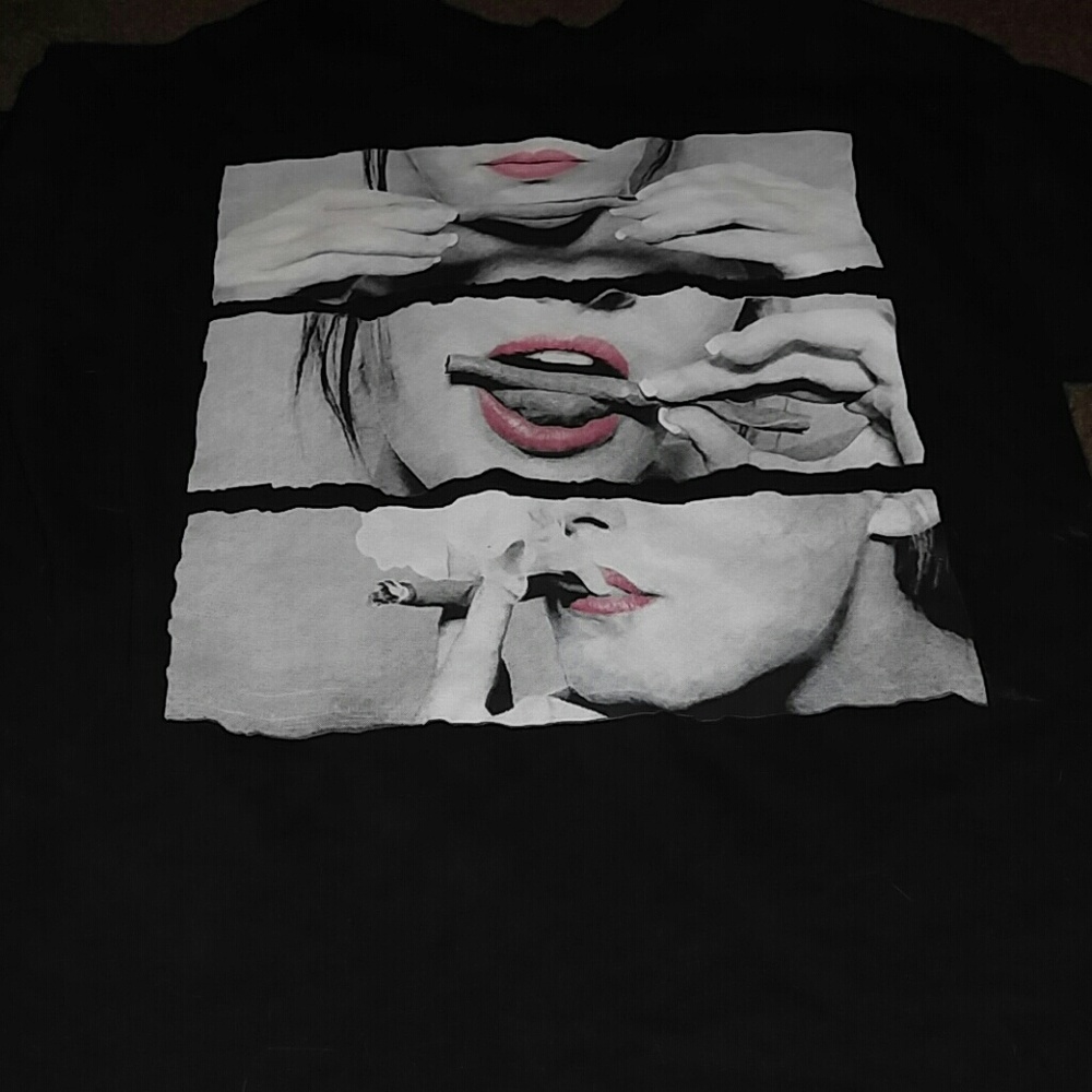Black graphic tee, blunt/women